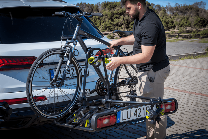 Nosič bicyklov na ťažné zariadenie Inter Pack Quattro s 13-kolíkovým uchytením